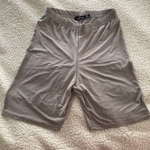 NWOT grey biker shorts